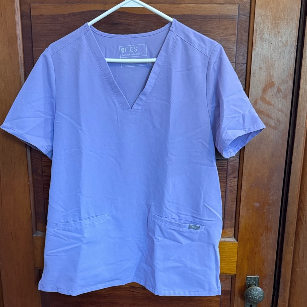 FIGS Women's V-Neck Scrub Top in Lavender Dew